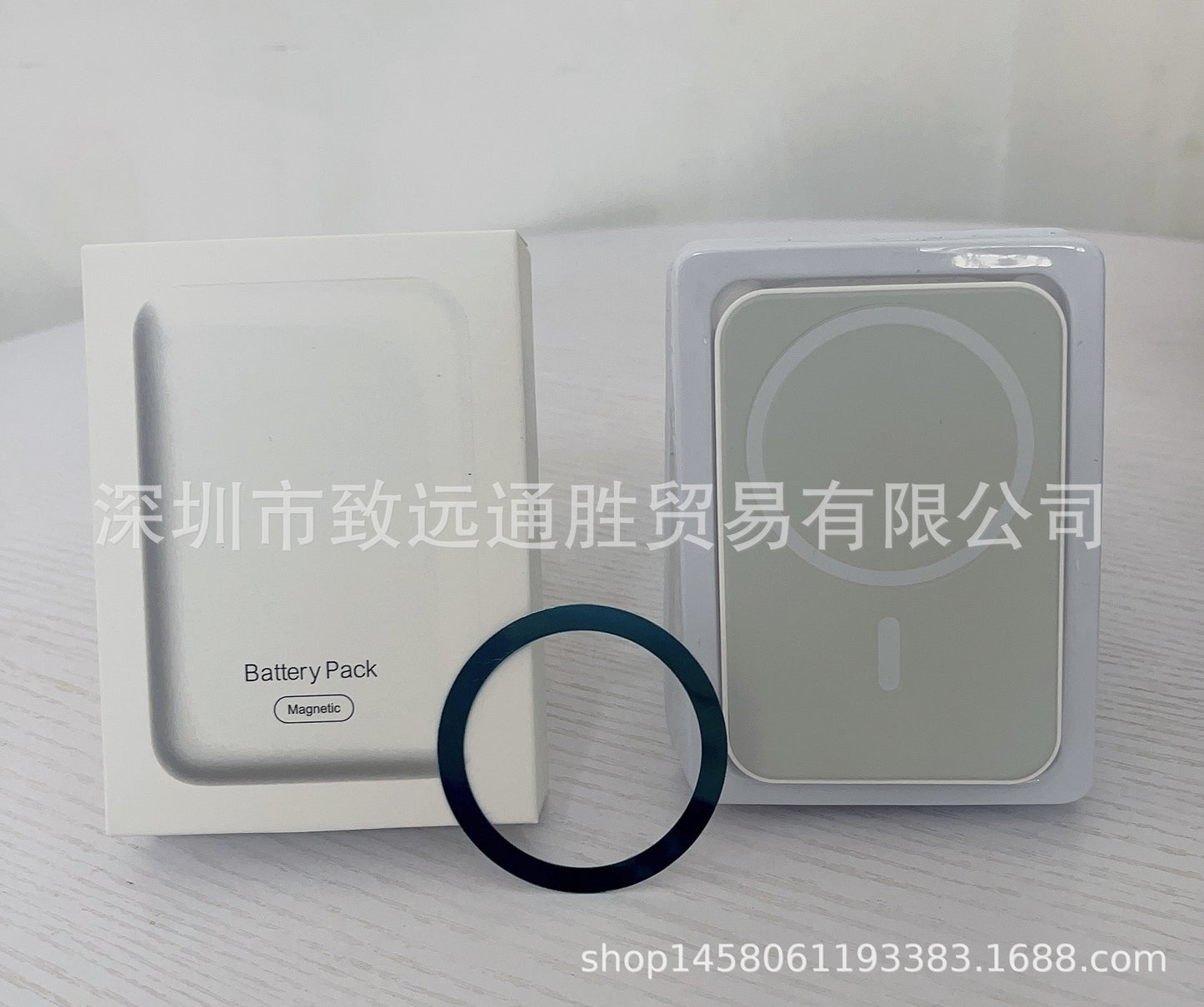 New transparent magnetic charging treasure fast charge, ultra-large capacity, built-in line, compact mobile charging treasure